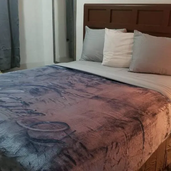 Hotel King Bed Hotel Room 113 Wi-Fi，位于斯蒂尔沃特的酒店
