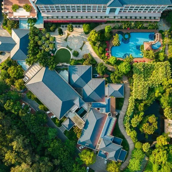 东莞旗峰山酒店 - 原东莞旗峰山铂尔曼酒店，位于东莞的酒店
