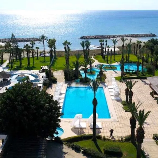 Sandy Beach Hotel & Spa，位于拉纳卡的酒店