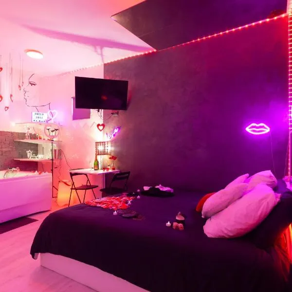 Love Room avec Balnéo，位于土伦的酒店