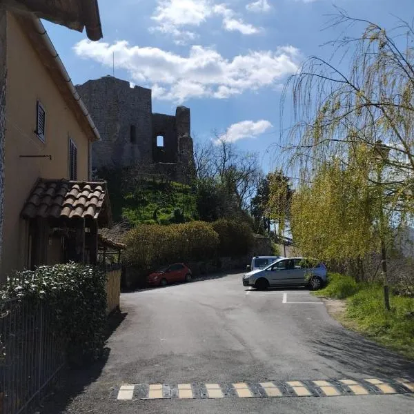Bilocale in un borgo suggestivo del Monte Amiata.，位于Montelaterone的酒店