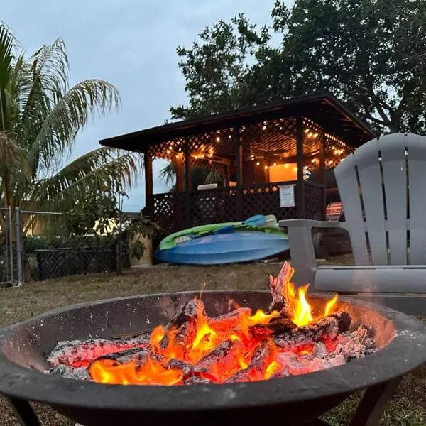 Lake View Home Naples Kayaking,Fishing,Private BBQ，位于那不勒斯的酒店
