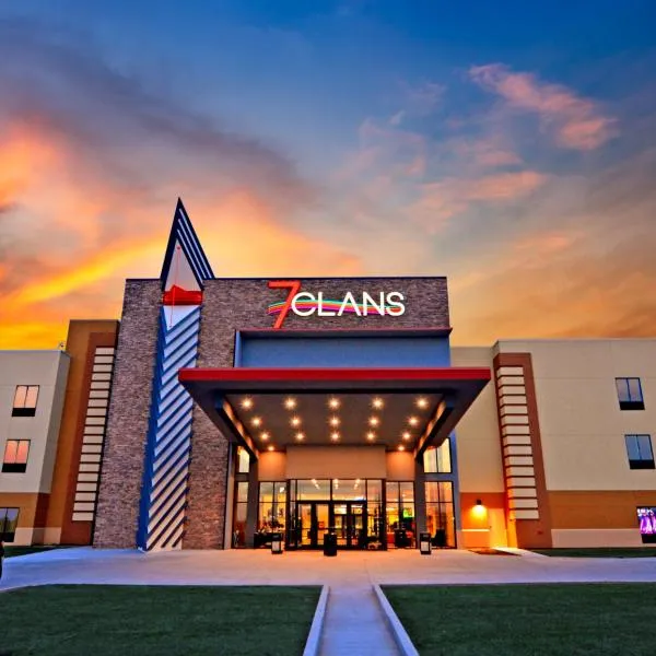 7Clans Hotel & Resort，位于阿尔堪萨斯城的酒店