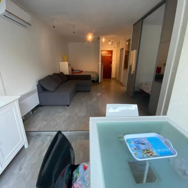 LA GRANDE MOTTE APPARTEMENT 6 COUCHAGES，位于拉格朗德默特的酒店