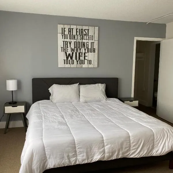 Quaint studio apartment in Gadsden, Al，位于加兹登的酒店