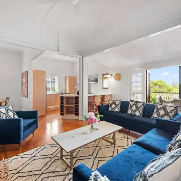 Charming 5BR Family Home w/Pool 10min from Airport，位于布里斯班的酒店