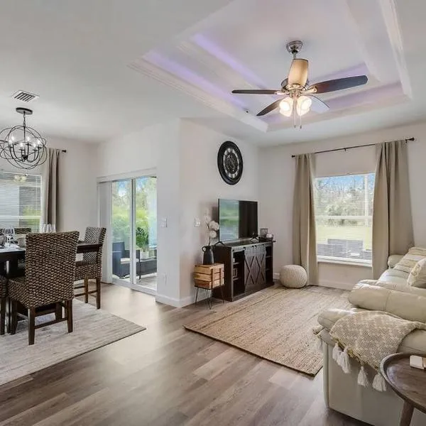 Family Villa King Bed, 3 bedrooms 2baths, 7 guests, Close to Beaches, Golfing, Fishing，位于西罗通达的酒店