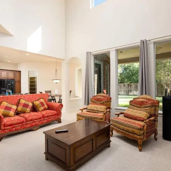 Bedroom with 3.5-Bathroom near Golf Course!，位于赛普里斯的酒店