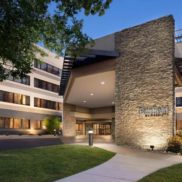 Fairfield Inn & Suites by Marriott Denver Southwest/Lakewood，位于恩格尔伍德的酒店