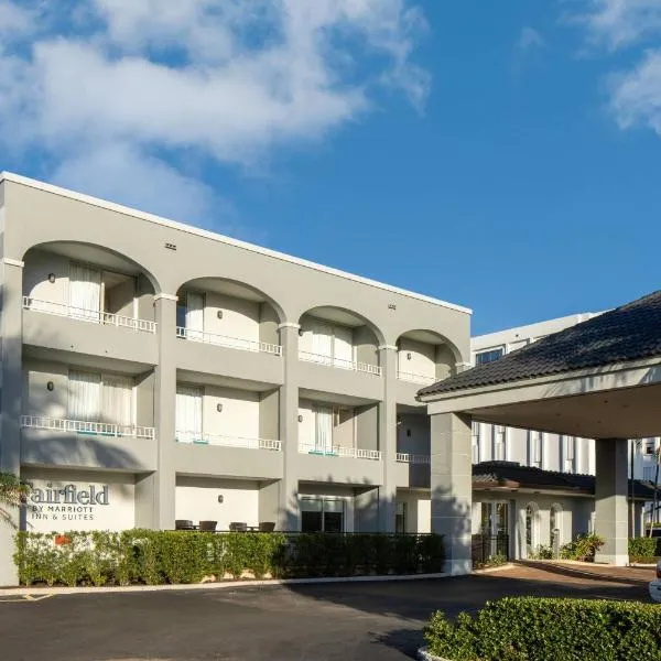 棕榈滩万豪费尔菲尔德客栈及套房酒店，位于兰塔纳的酒店