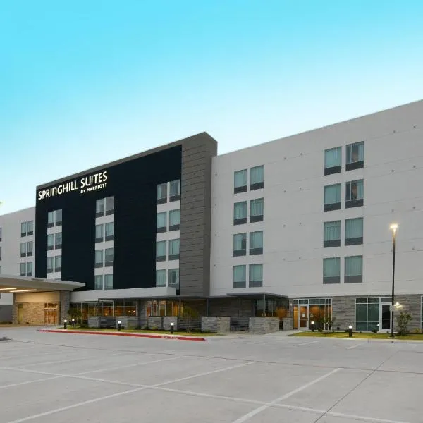 SpringHill Suites Dallas DFW Airport South/CentrePort，位于尤利斯的酒店