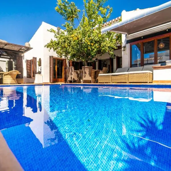 El Valle Golf Resort Villa private pool hot tub and sauna，位于Valderas的酒店