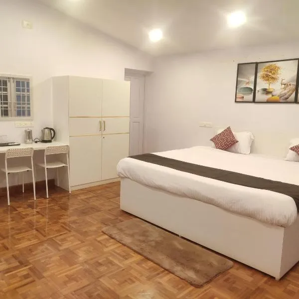 Chill Breeze Castle - 4BHK Villa with Captivating city view & Mountain view, Wifi, Campfire, Homemade Food，位于科代卡纳尔的酒店