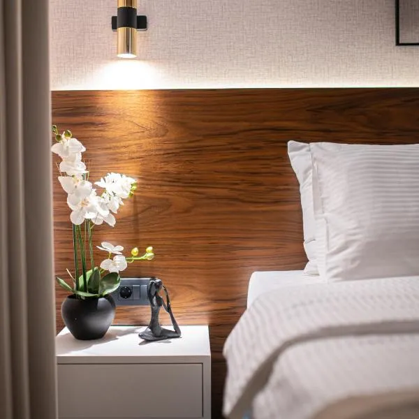 Enyana Luxury Suites，位于科托尔的酒店