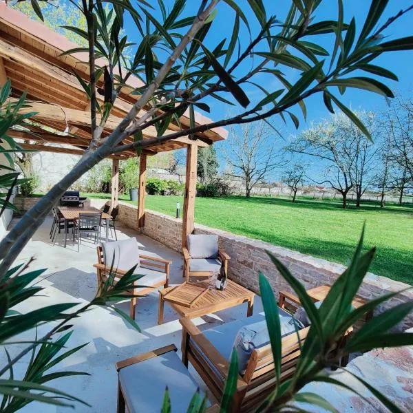 DOMAINE SAINT LOUP - 10min BEAUNE，位于Saint-Loup-Géanges的酒店