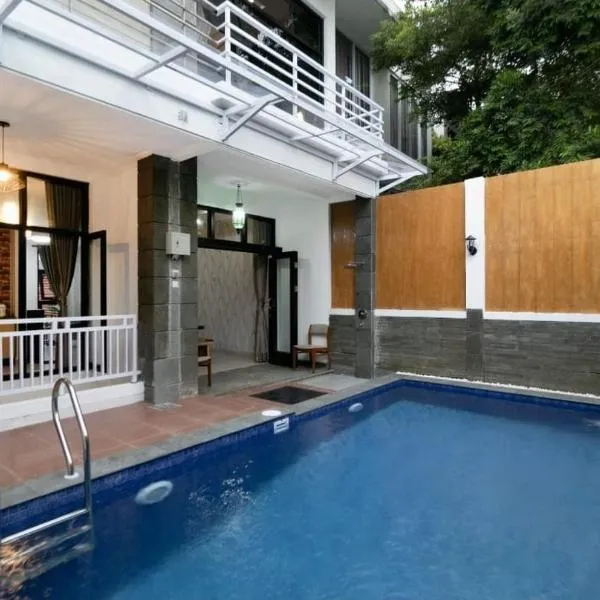 Vila Keluarga Syariah Mawar 82, Dago Resort 4BR dengan Privat Pool BBQ dan Rooftop，位于万隆的酒店