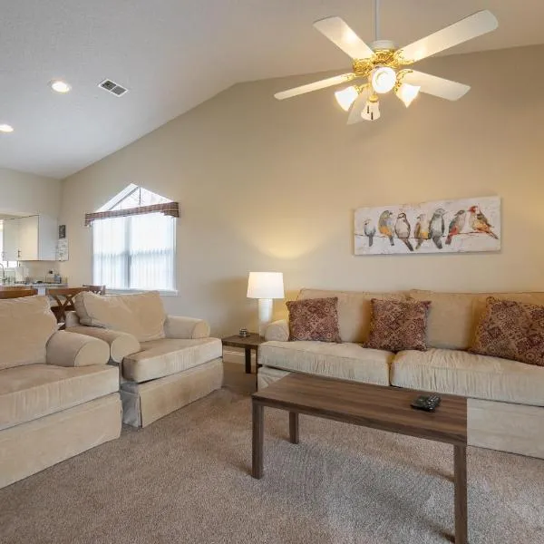 2BR Penthouse Condo - 2 Pools - Close to the Strip - Stairs Required - FREE TICKETS INCLUDED - FHE-17，位于布兰森的酒店