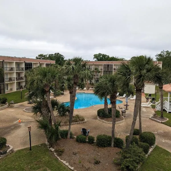 Biloxi Beach Condo-B，位于比洛克西的酒店