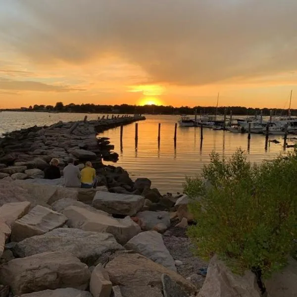 Borough Beach Apartment，位于斯托宁顿的酒店