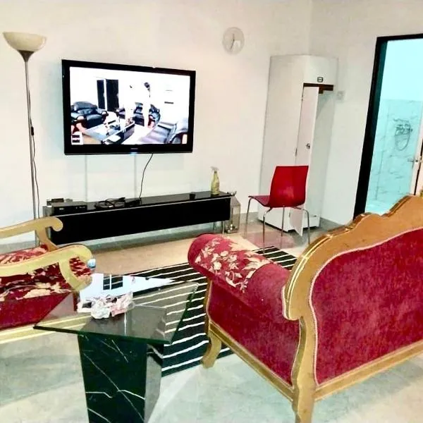 Yazmin’s studio apartments，位于Medina Suware Kunda的酒店