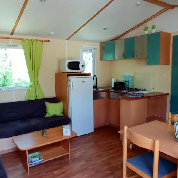 CAMPING LE BEL AIR Mobil home L'OLIVIER 4 personnes，位于Limogne-en-Quercy的酒店