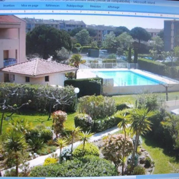 Fréjus balcon des arènes，位于弗雷瑞斯的酒店