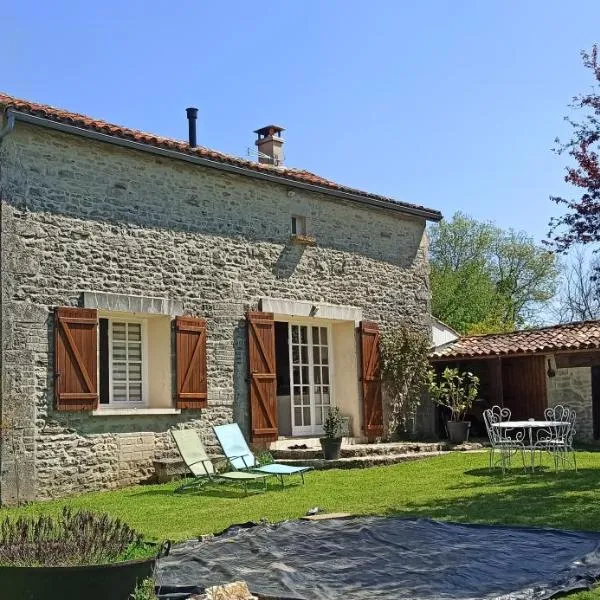 La maison de Marie，位于Verteuil-sur-Charente的酒店