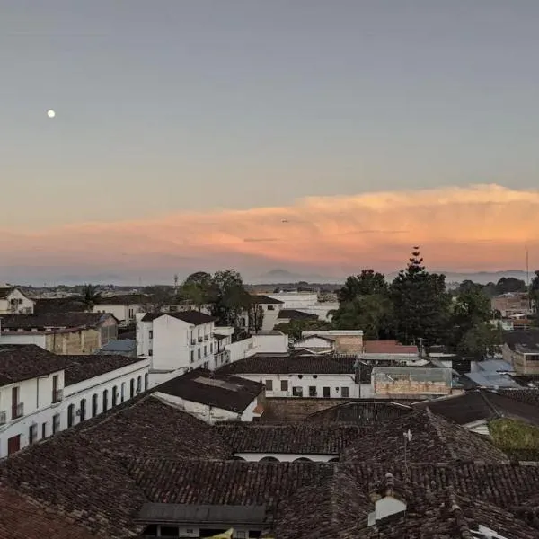 Habitación en penthouse en el centro histórico，位于波帕扬的酒店