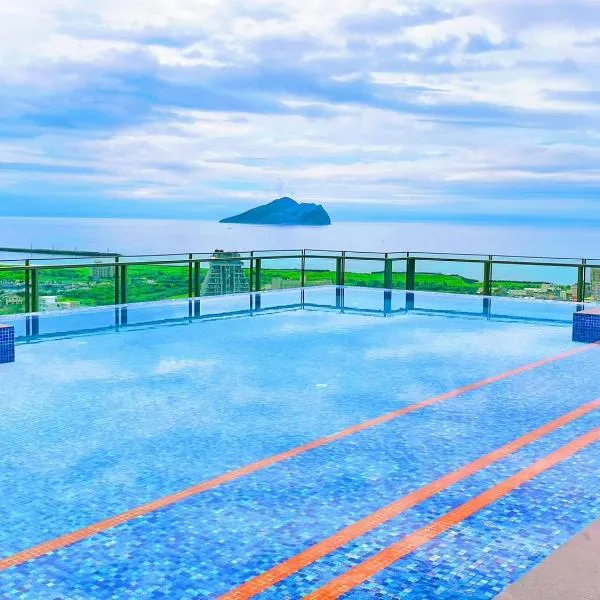 光嶼海溫泉海景無邊際泳池豪華套房，位于Hsin-hsing的酒店