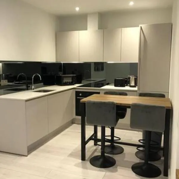 Stylish Camberley Apartment，位于坎伯利的酒店