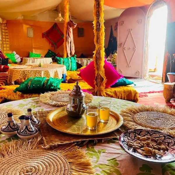 Authentique berber Camp，位于Aït Kherdi的酒店