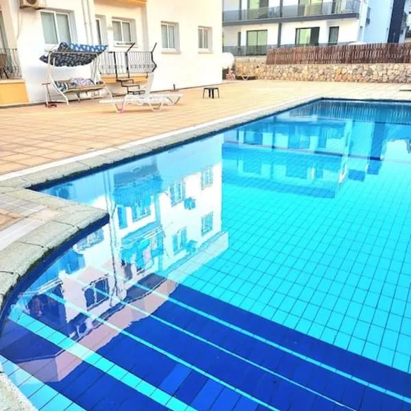 Gems's Apartment - Luxury 3 bedroom penthouse with Pool，位于Karavas的酒店