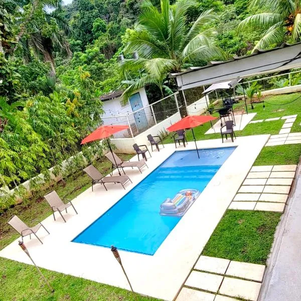 oasis with pool near Panama Canal，位于甘博阿的酒店
