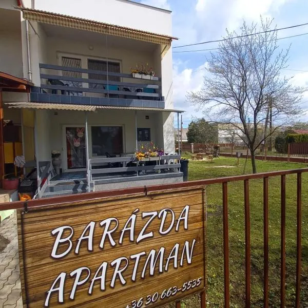 Barázda Apartman，位于Karcag的酒店