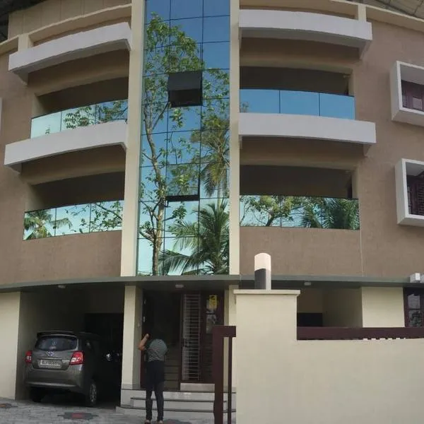 Athrakkattu Enclave 6 Bedroom Luxury Apartment，位于Kallār的酒店