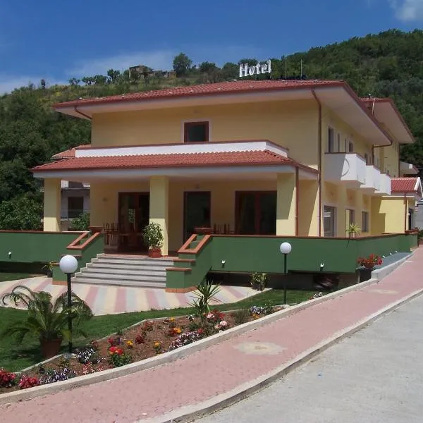 利尔阿斯图里亚斯酒店，位于Terme Luigiane的酒店