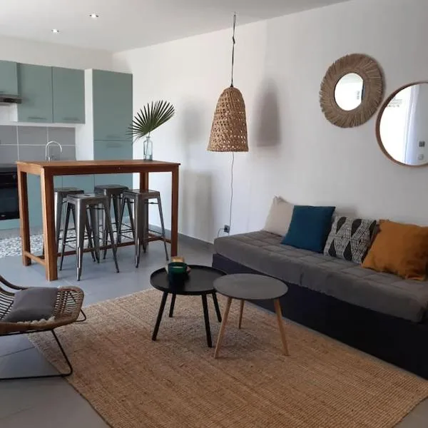 Grand studio avec patio，位于马赛的酒店