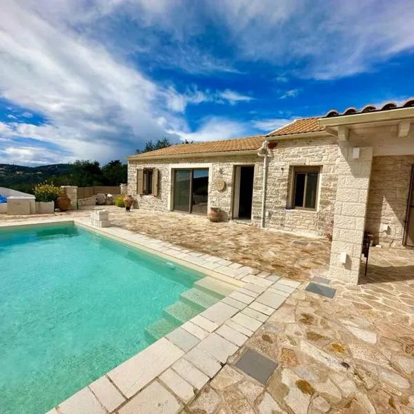 Villa Nikolas - by Portogaios Paxos Superior Living，位于Magaziá的酒店