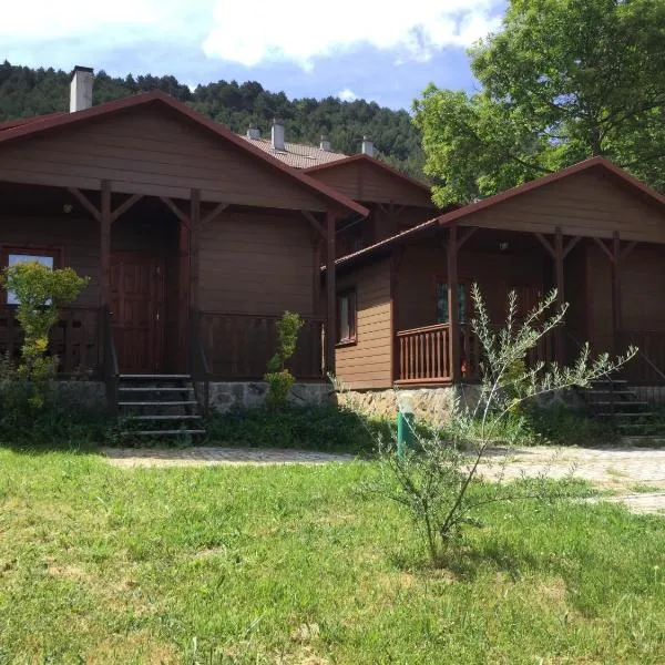 Casitas Cinco Castaños，位于坎德拉里奥的酒店