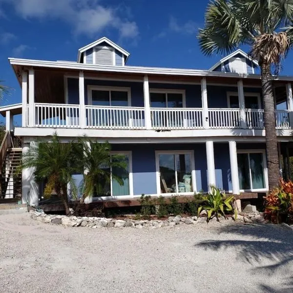 Beautiful Island Villa - Beach Access on Private 2 Acres，位于Stuart Manor的酒店