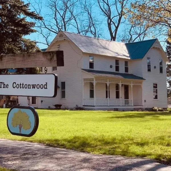 The Cottonwood Inn B&B，位于Maple City的酒店