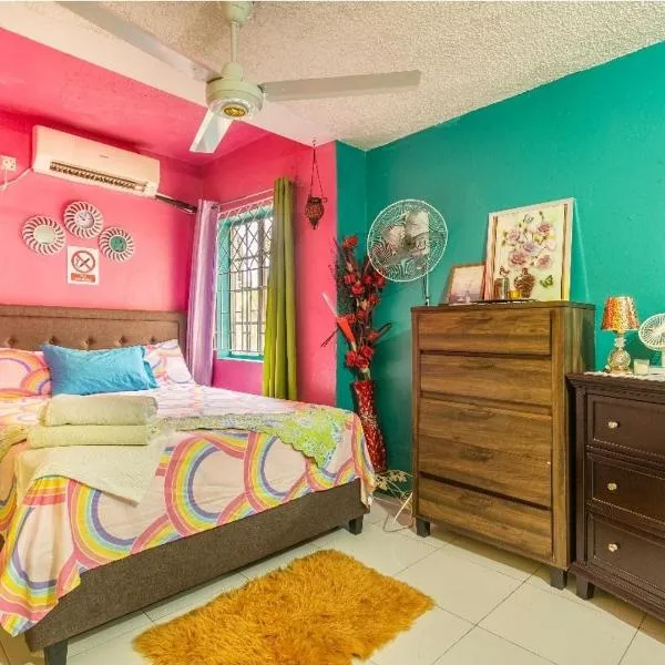 Colorful Private Room Oasis，位于蒙特哥贝的酒店
