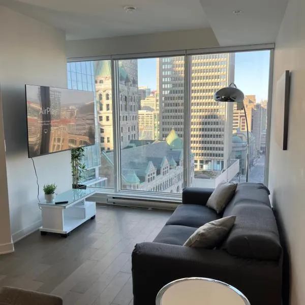 Beautiful one bedroom downtown Condo with pool and free parking，位于蒙特利尔的酒店