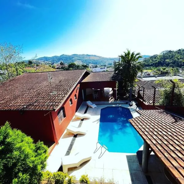 Cantinho da Vó Lena Casa Familiar com 4 Suítes, Piscina e Lazer em Lindóia，位于林多亚的酒店