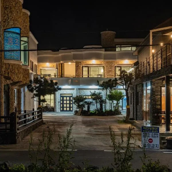 White Castle Pension，位于济州市的酒店