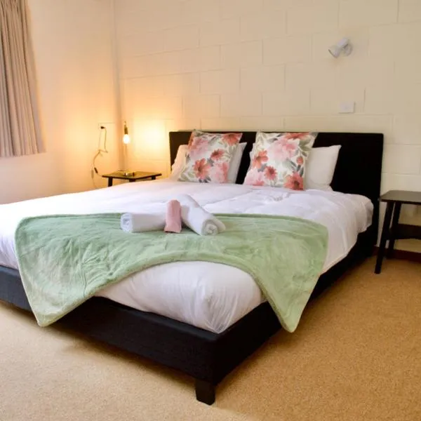 Green Gables Warburton - King Garden Suite，位于Yarra Junction的酒店