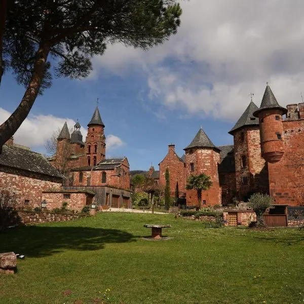 Château de Vassinhac chambres d'hôtes Collonges la rouge，位于Donzenac的酒店