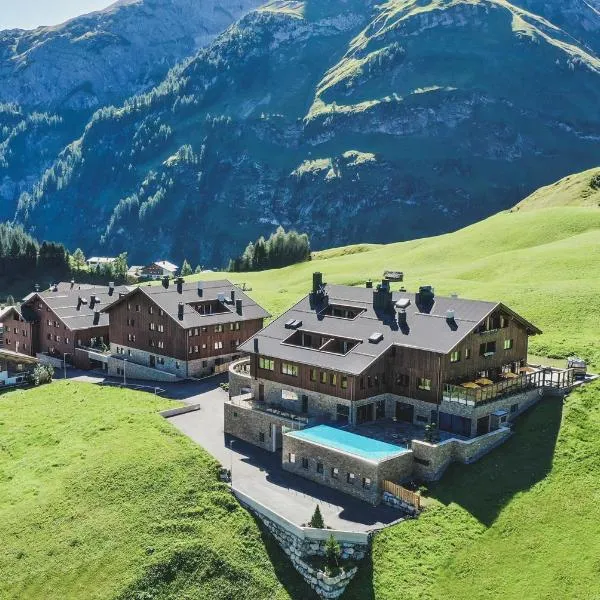 AlpenParks Hotel & Apartment Arlberg Warth mit Pool，位于沃瑟姆阿尔伯格的酒店