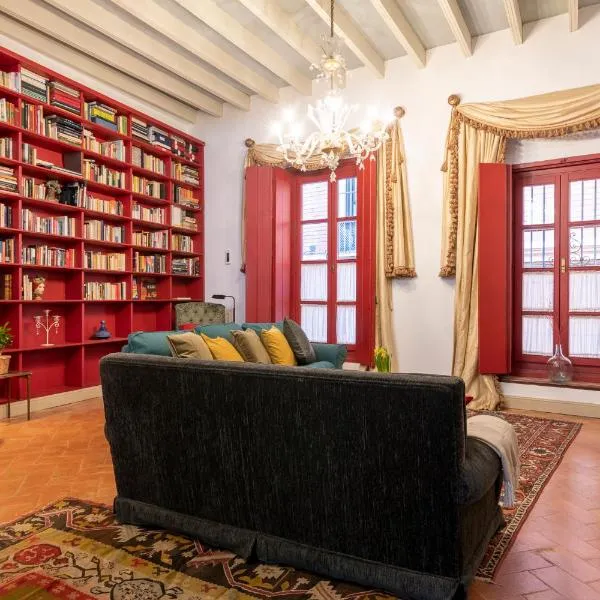 EXCLUSIVA CASA EN EL CENTRO HISTORICO de SEVILLA，位于塞维利亚的酒店