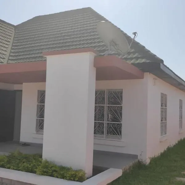 House in brufut near the sea / tanji bird reserve，位于Brufut的酒店
